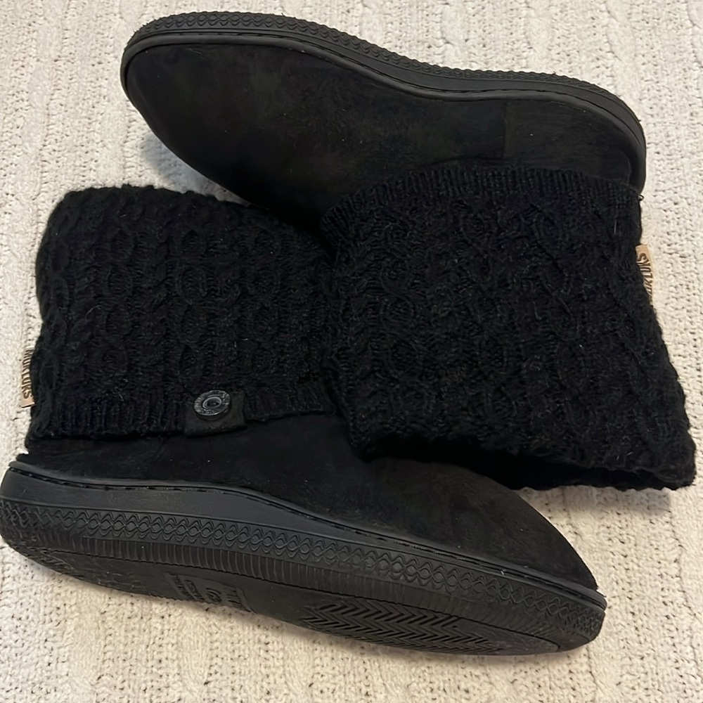Women’s Size 7-8 (M) Black MukLuk Booties with Sweater Knit
